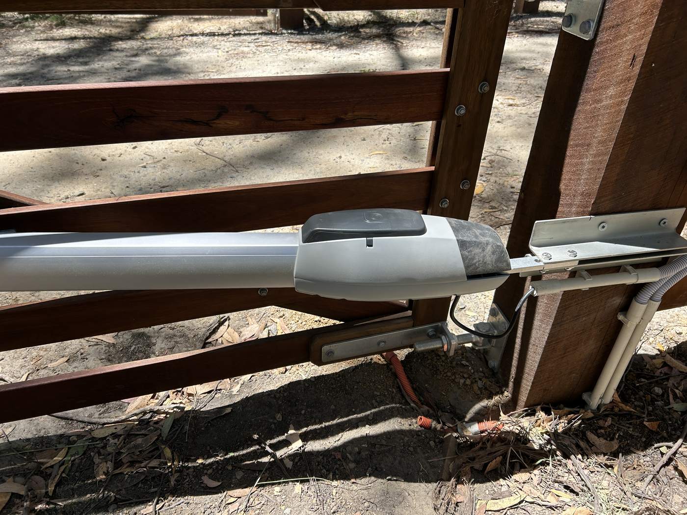 Motor arm mounted on a timber gate post