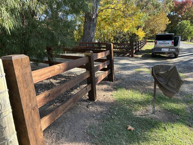 Post and rail corner with heavy end posts