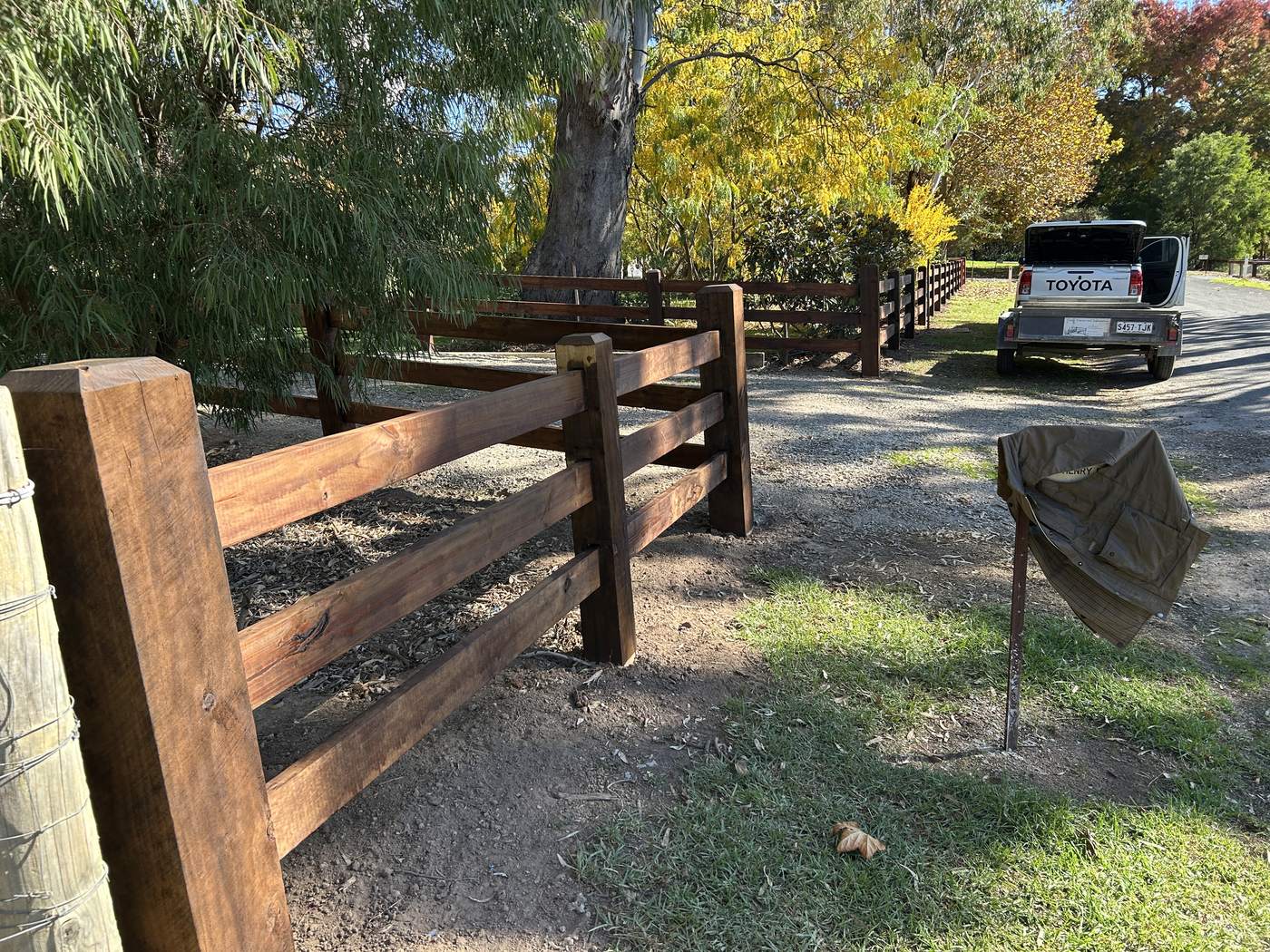 Post and rail corner with heavy end posts